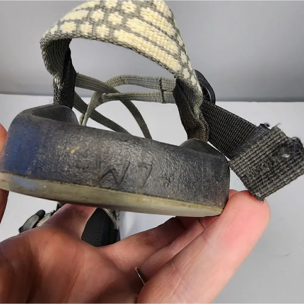 Chaco Women's Toe Loop Thong Sandals Size 7 Gray White Fabric Vibram Sole